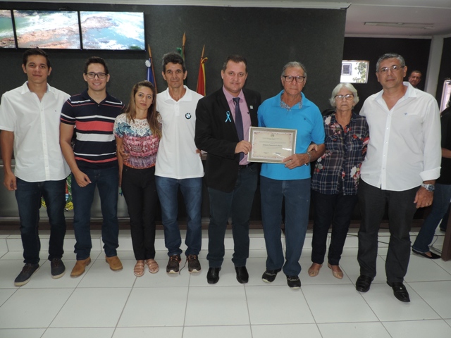 Senhor Benetti recebe Moção de Congratulações