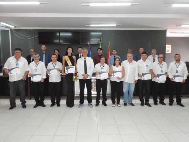 Servidores efetivos são homenageados pelos 20 anos de serviços prestados ao Poder Legislativo