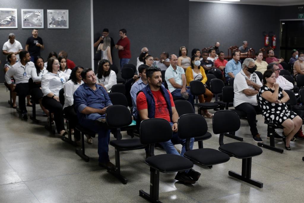 Sessão noturna teve participação expressiva da população