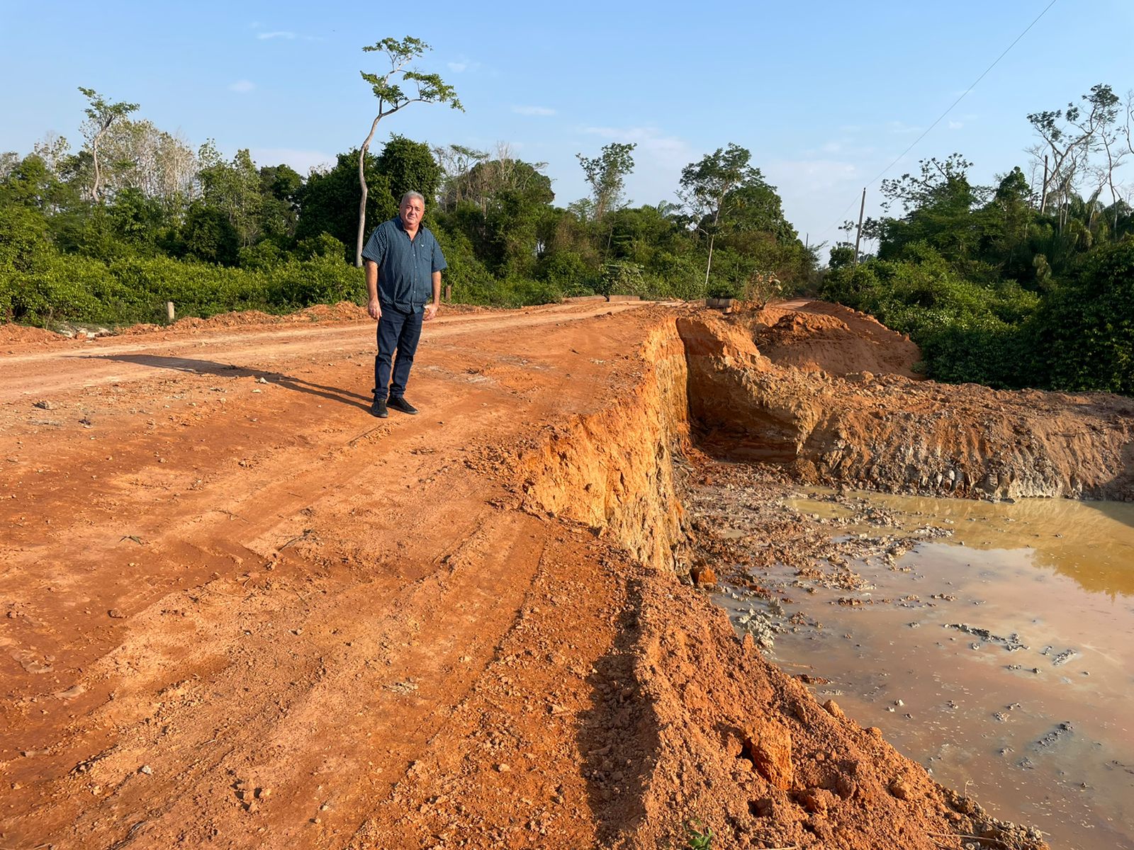 Tuti acompanha início de construção de aduela de concreto na 3ª Leste