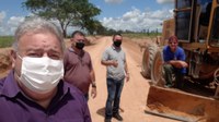 Tuti, Bernardo e Francisco Ailton vistoriam recuperação da Vicinal Quarta Leste