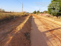 Tuti e Ailton vistoriam construção de asfalto comunitário na Avenida Vila Nova