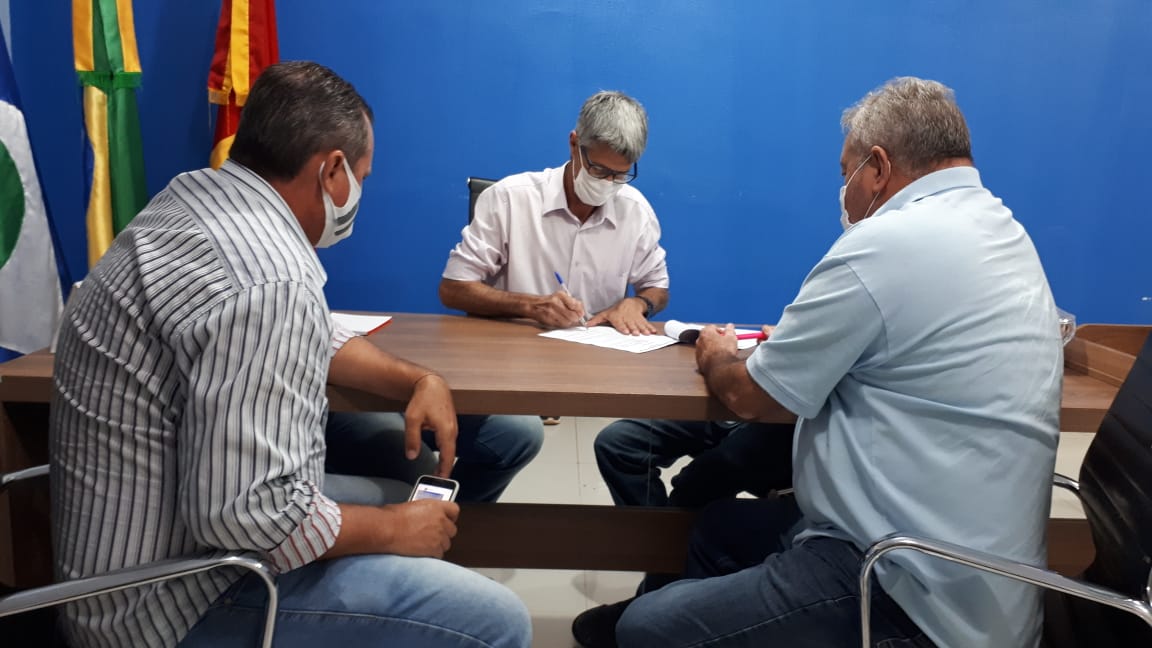 Tuti e Menin se reúnem com o prefeito para discutir sobre a quarentena determinada pelo Governo do Estado