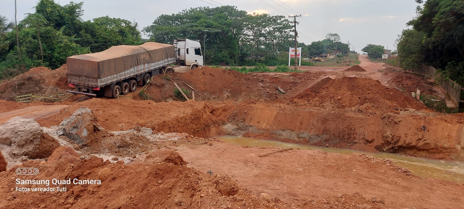 Tuti vistoria construção de galeria de aduelas na Primeira Norte