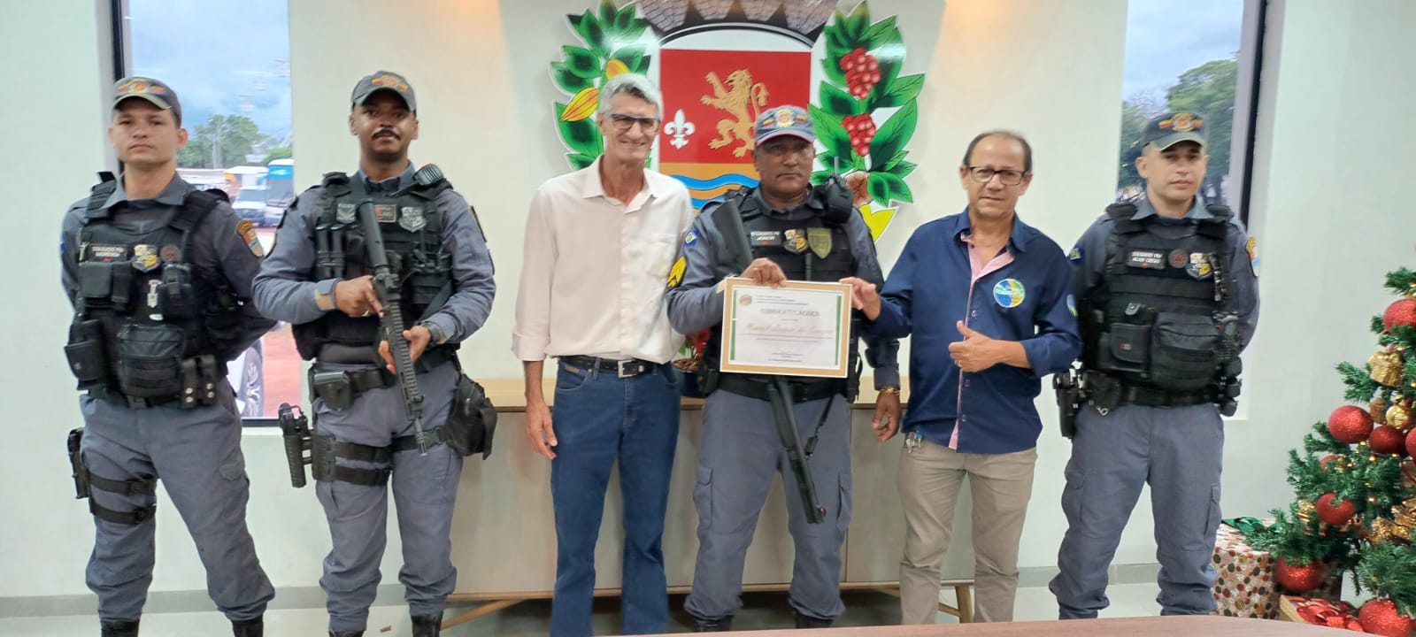 Vereador Adelson Servidor entrega Moção de Congratulações ao 1° Sgt Manoel Joacir de Campos