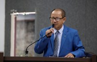 Vereador Adelson Servidor protocola pedido de emenda para calçamento do estacionamento da Feira Livre