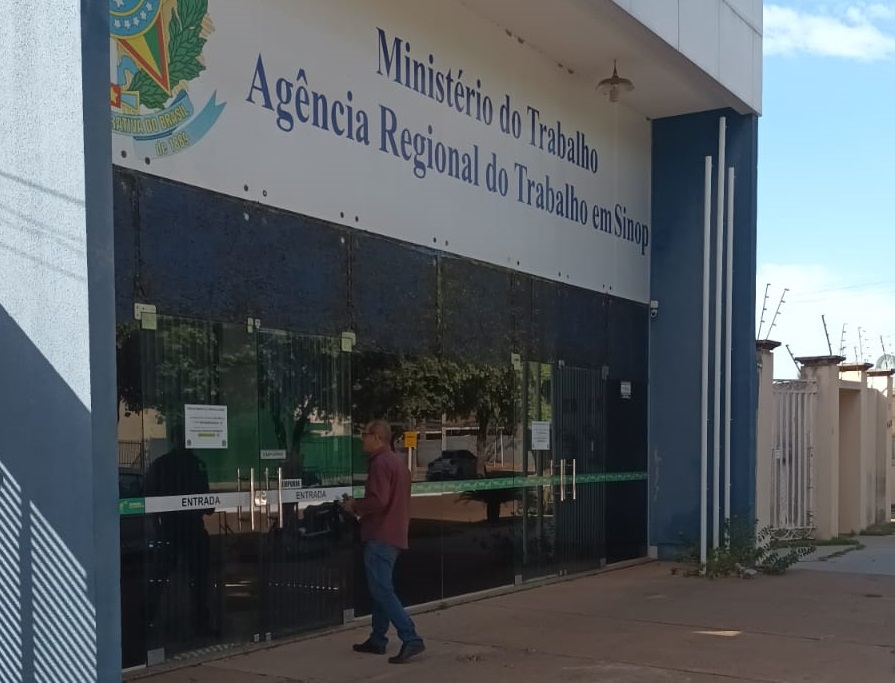 Vereador Adelson Servidor visita Agência Regional do Trabalho e Emprego e Gerência do INSS