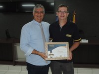 Vereador Charles homenageia Comagran pela inauguração de loja em Alta Floresta