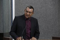 Vereador Chicão Motocross cobra instalação de cerca em playground no Setor “E” para garantir segurança de crianças