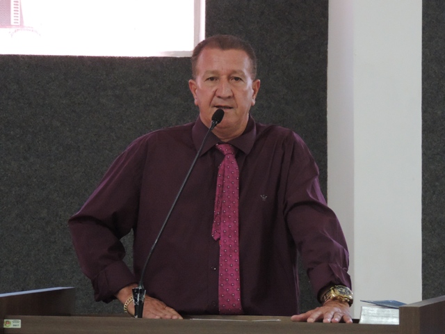 Vereador Cidão cobra permanência dos caminhões pipas na molhagem de ruas