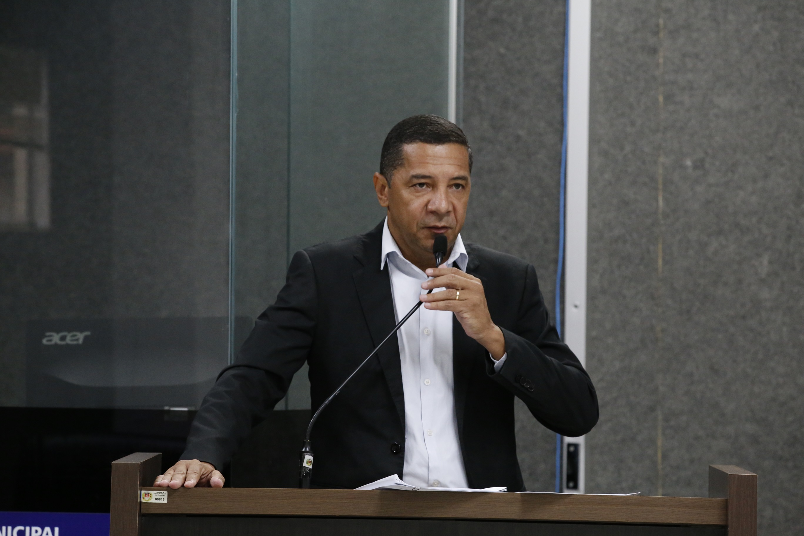 Vereador Claudinei de Jesus destaca andamento da pavimentação no bairro Cidade Bela 