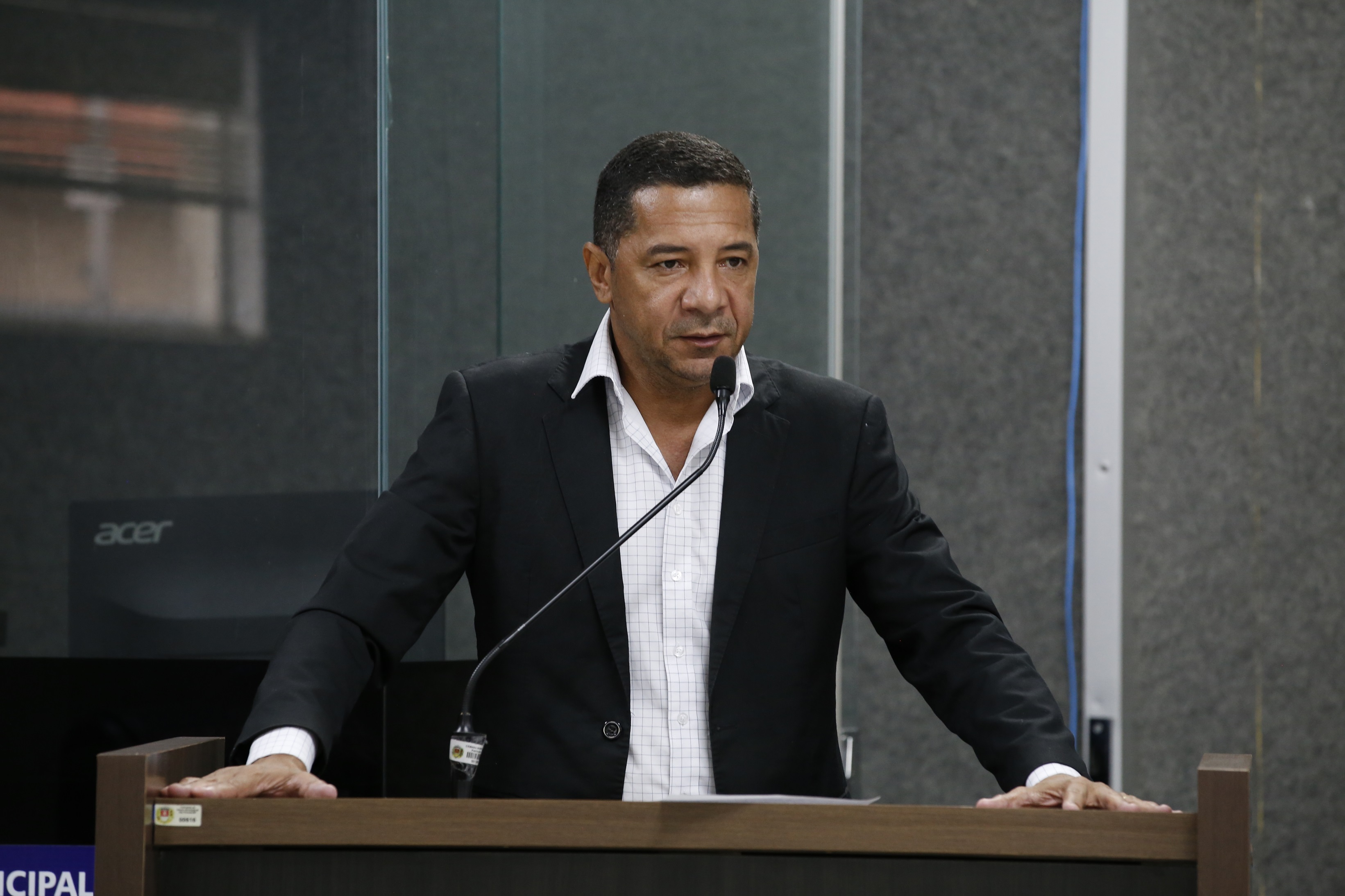 Vereador Claudinei de Jesus destaca avanços em obras de pavimentação em Alta Floresta