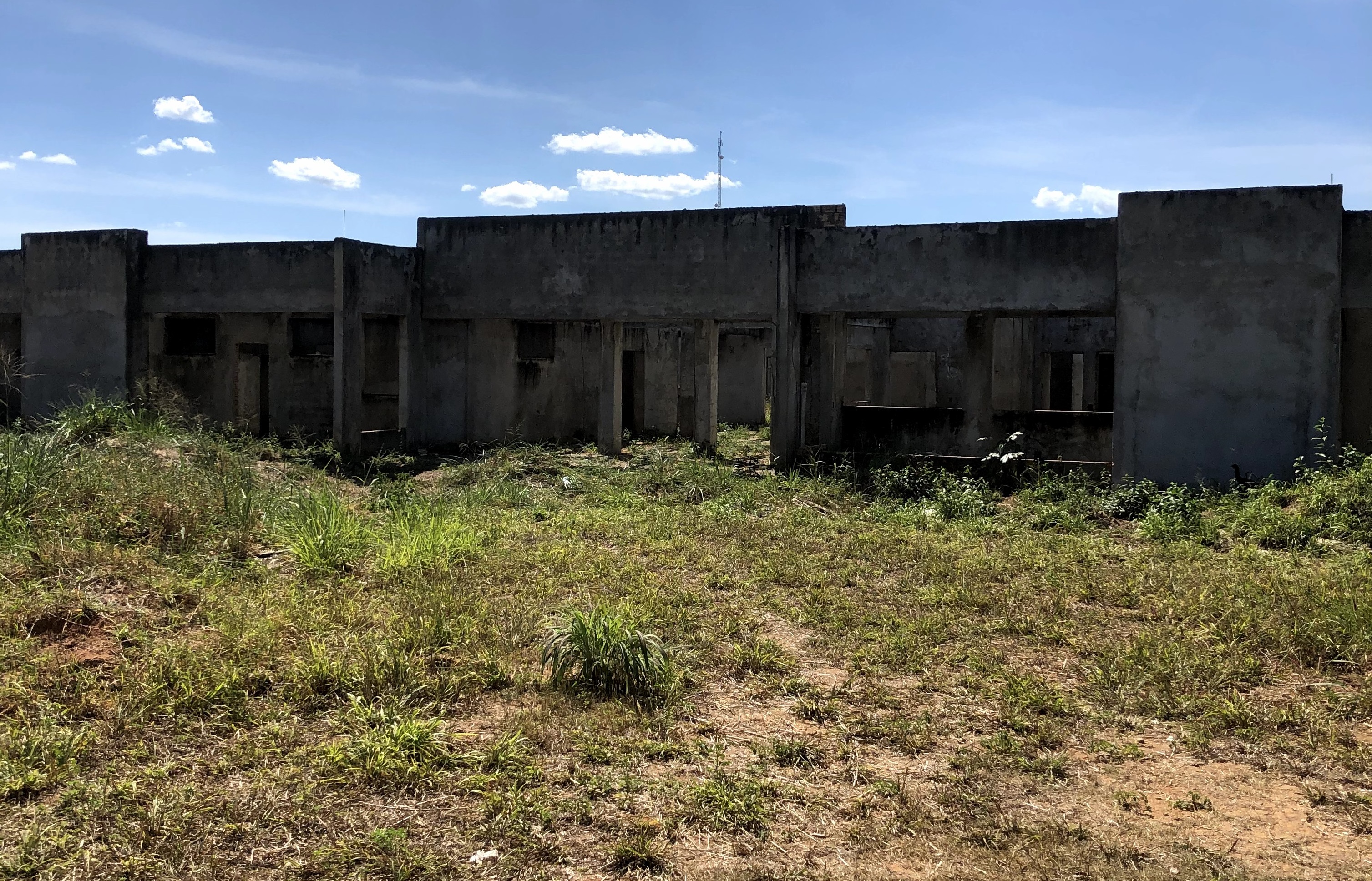 Vereador Claudinei destaca retomada da obra da Creche do Jardim Imperial