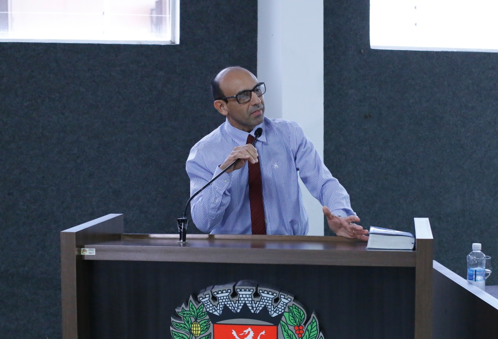 Vereador Demilson Brilho Joias destaca revitalização da sinalização de trânsito