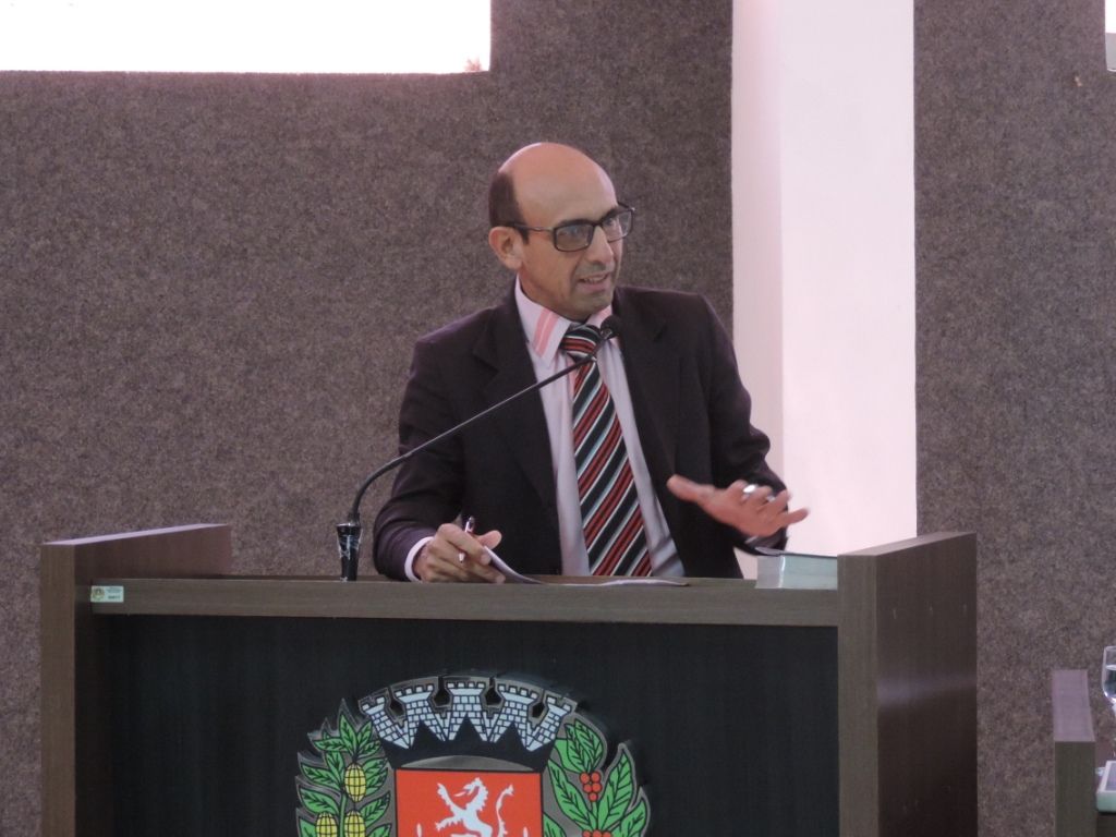 Vereador Demilson cobra reparos de danos provocados por rodeio no Miniestádio da Cidade Alta