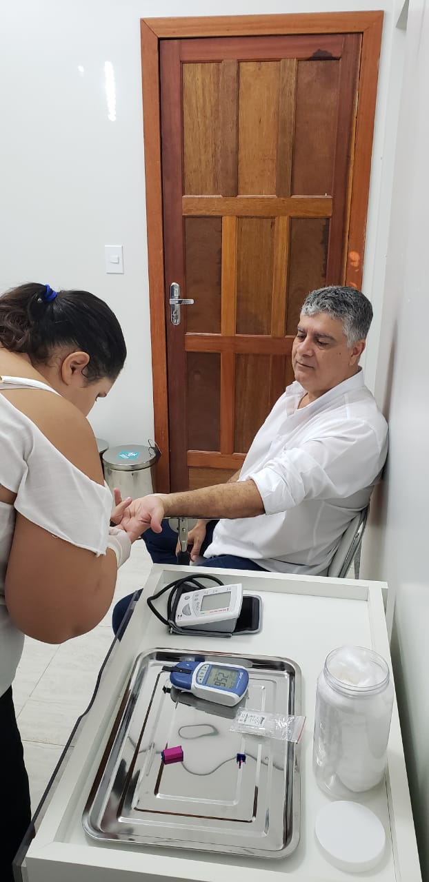 Vereador Dr. Charles participa da inauguração da Smart Saúde da Drogaria Universal