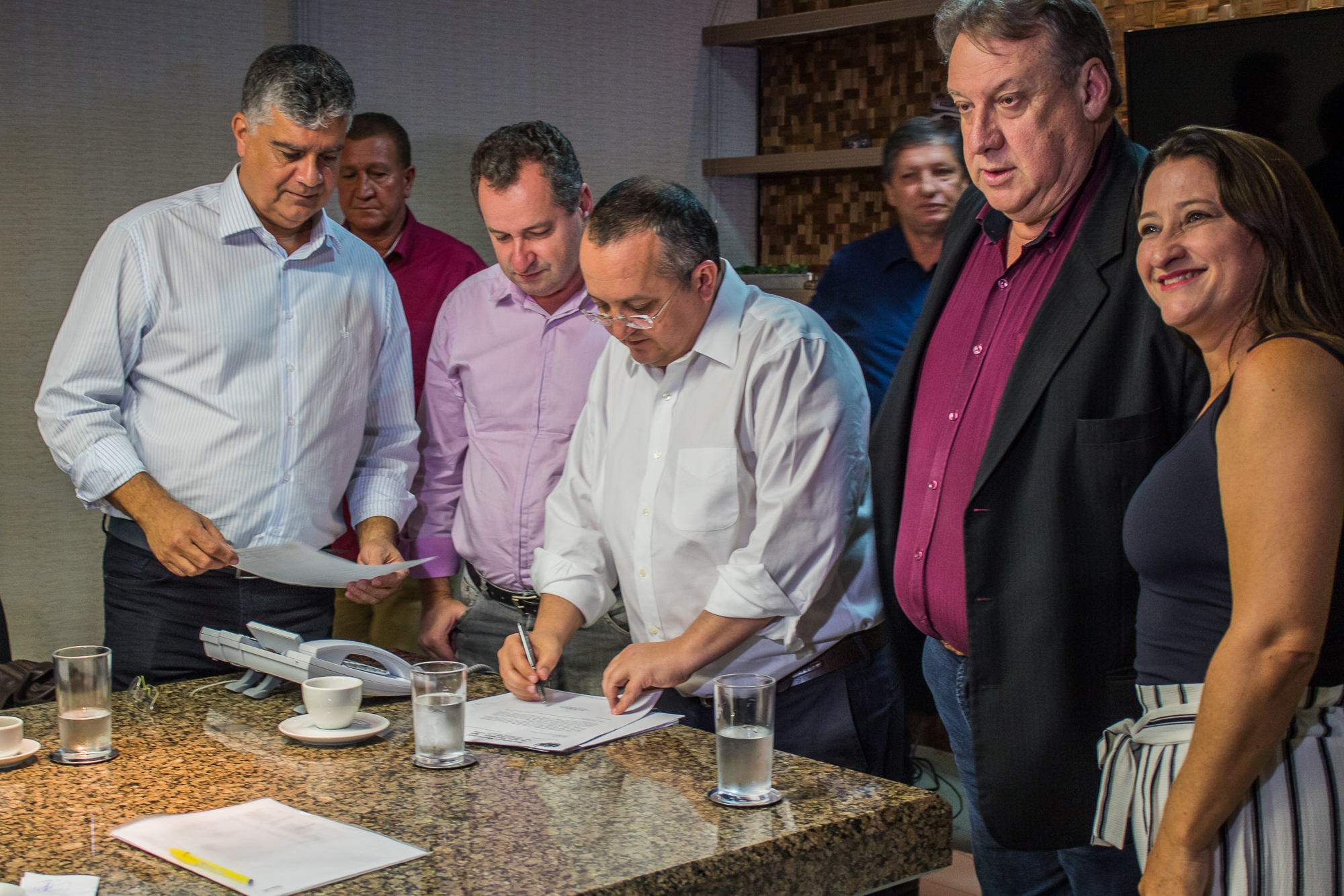 Vereador Dr. Charles participa de reunião com o governador e protocola pedido de materiais de apoio para a saúde