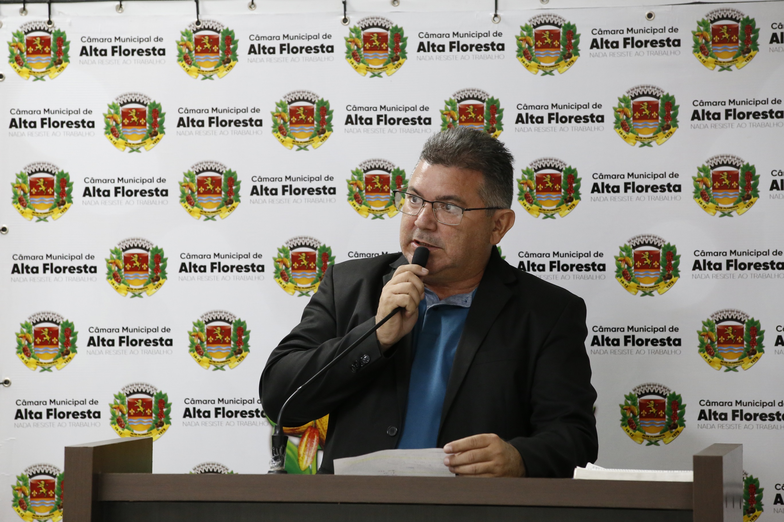 Vereador Francisco Ailton cobra melhorias na sinalização, infraestrutura e manutenção urbana em Alta Floresta