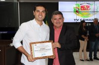 Vereador Francisco Ailton concede moção de congratulações para a Decomar Móveis Planejados