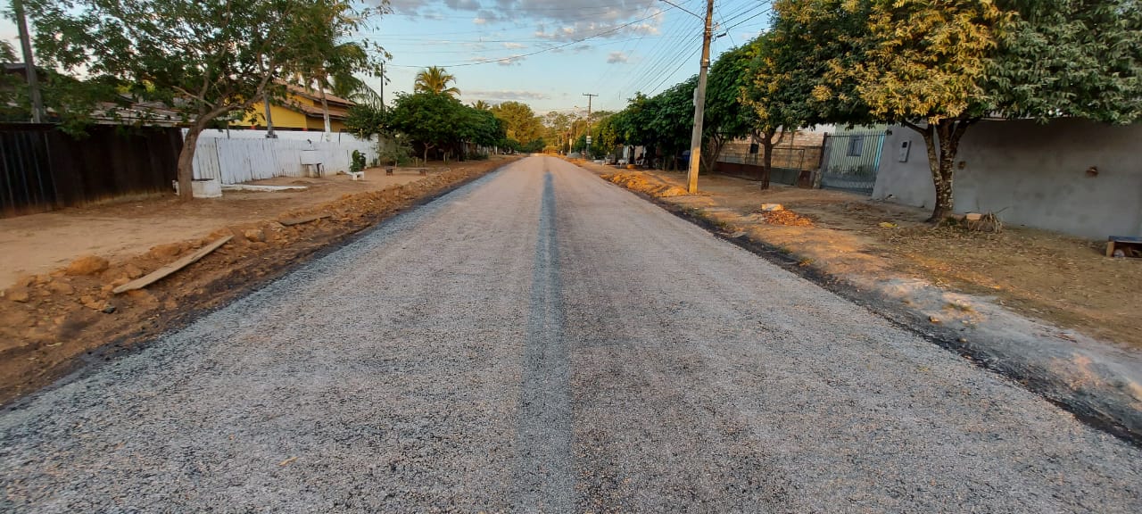 Vereador Francisco Ailton destaca conquista da pavimentação asfáltica na Rua LN-5