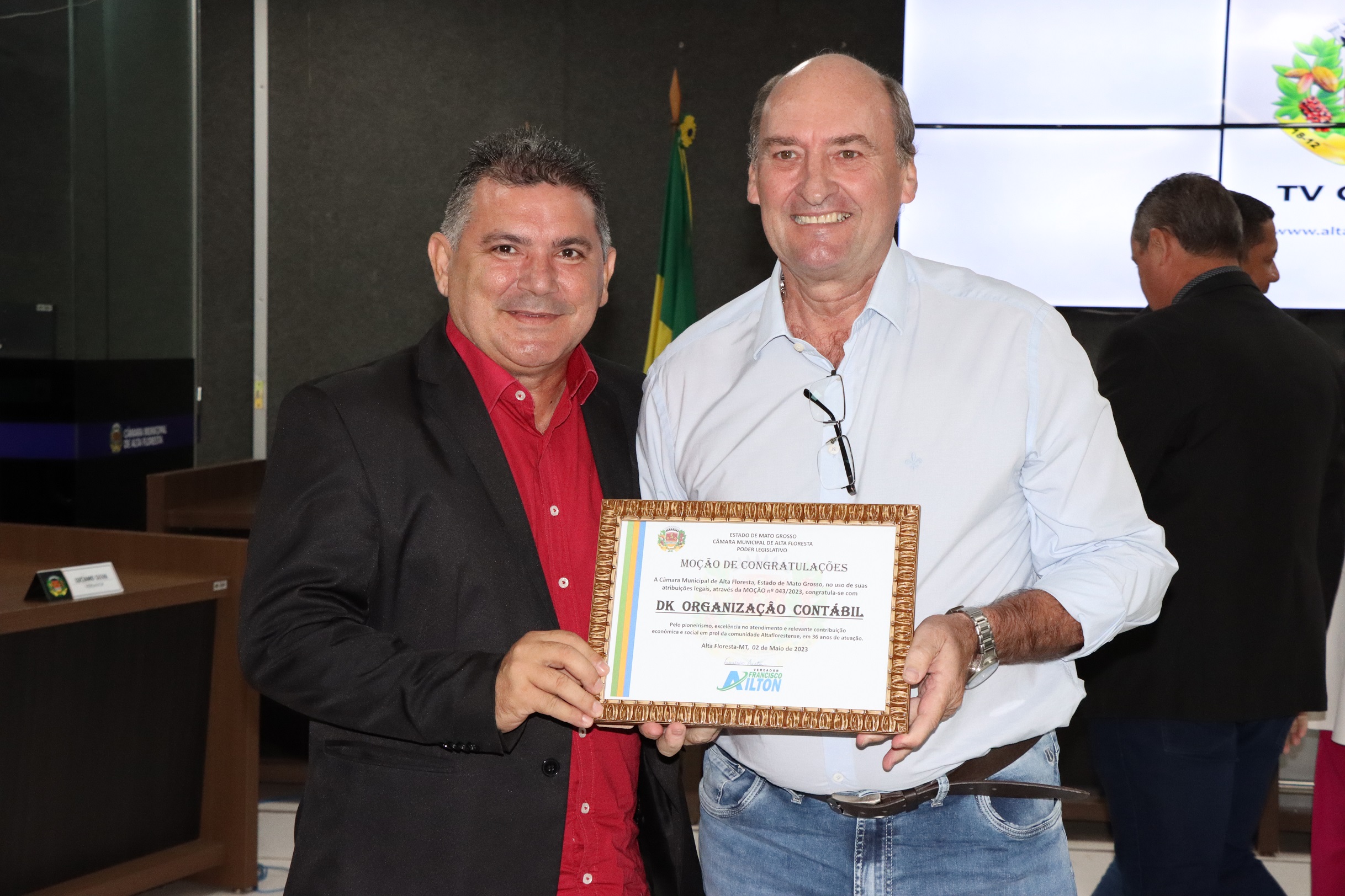 Vereador Francisco Ailton homenageia DK Organização Contábil com Moção de Congratulações