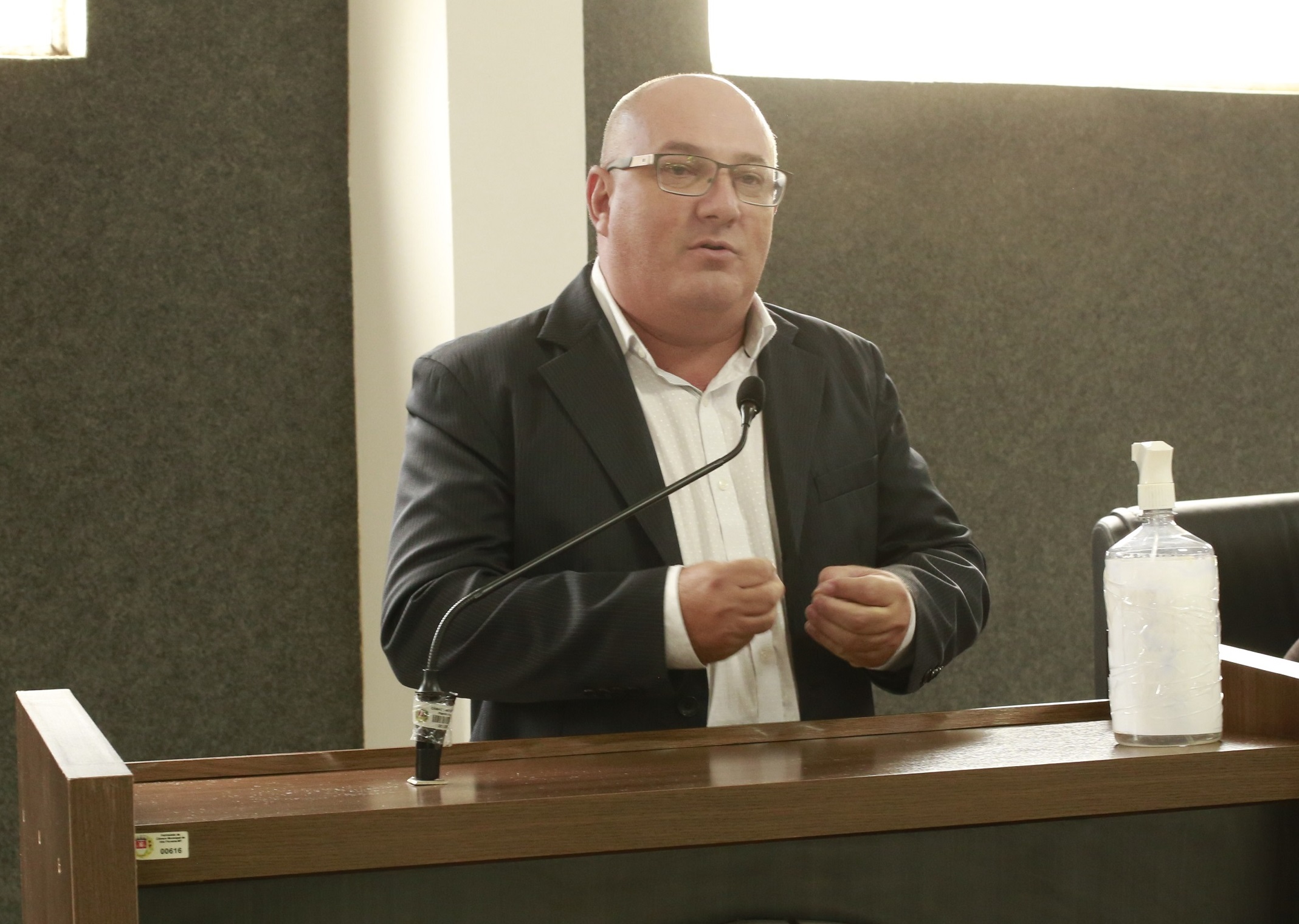 Vereador Luciano Silva faz indicação para instalação de câmeras de monitoramento nos parques e semáforos