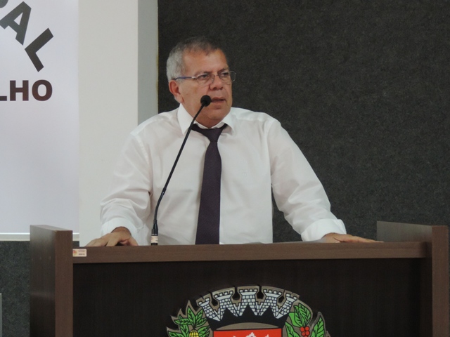 Vereador Luiz Carlos cobra regularização de áreas públicas