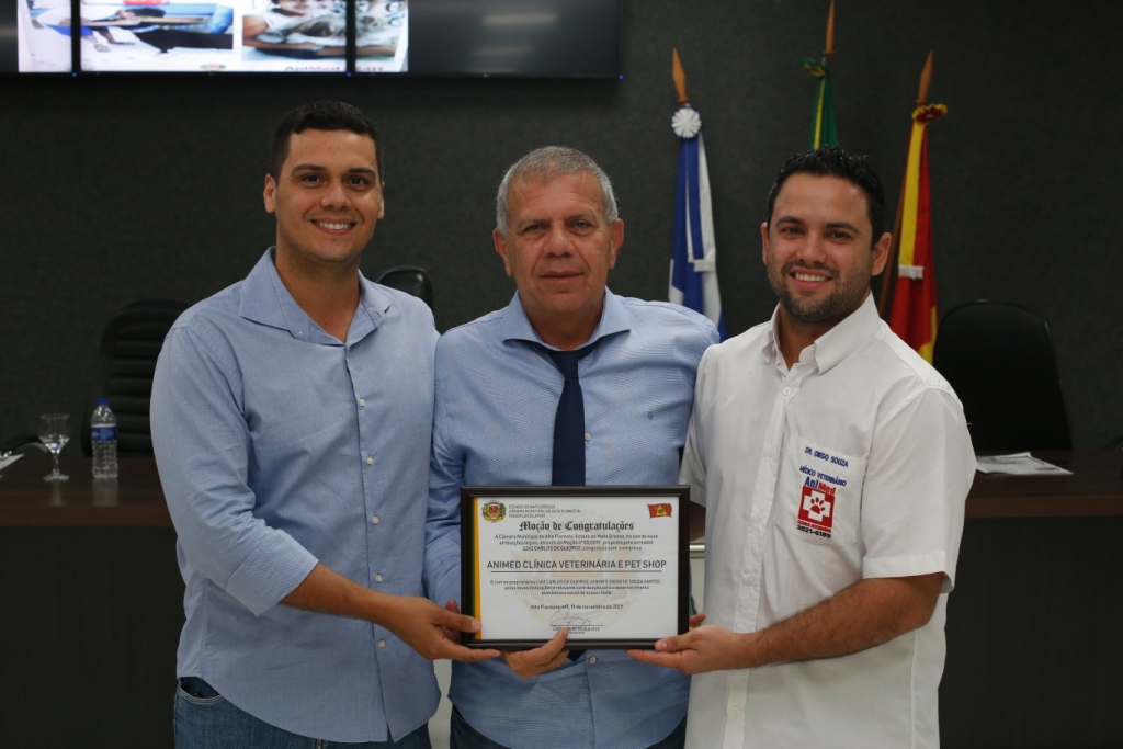 Vereador Luiz Carlos homenageia Animed com Moção de Congratulações
