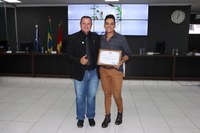 Vereador Marcos Menin concede Moção de Congratulações ao jornalista e digital influencer Hugo Rodrigues