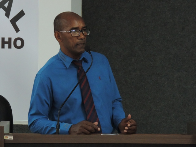 Vereador Mendonça destaca tapa-buraco e cobra mais divulgação do executivo