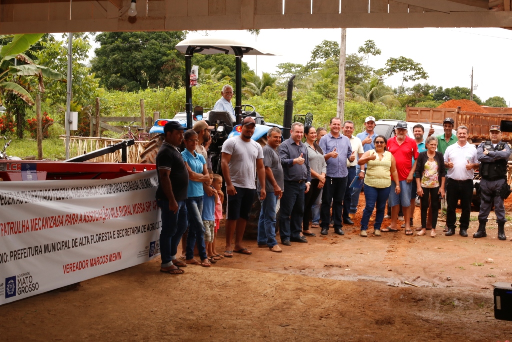 Vereador Menin destaca conquista de trator com implementos para a Vila Rural