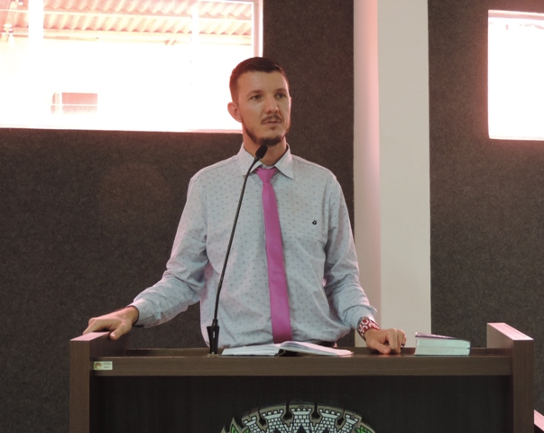 Vereador Mequiel apresenta projetos que definem prioridade de atendimento a pessoas com autismo