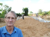 Vereador Pitoco e secretário Roberto Patel vistoriam trabalhos realizados pela Secretaria de Infraestrutura no Setor Leste