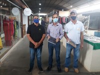 Vereador Pitoco luta pela liberação de emenda para melhorias na Feira Livre