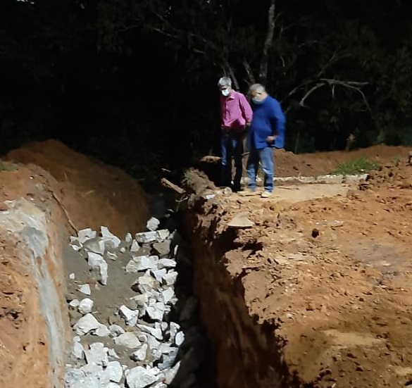 Vereador Tuti e prefeito Chico Gamba vistoriam obra na Avenida Ariosto da Riva 