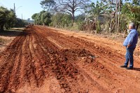 Vereador Tuti fiscaliza obras de pavimentação no Jardim Araras