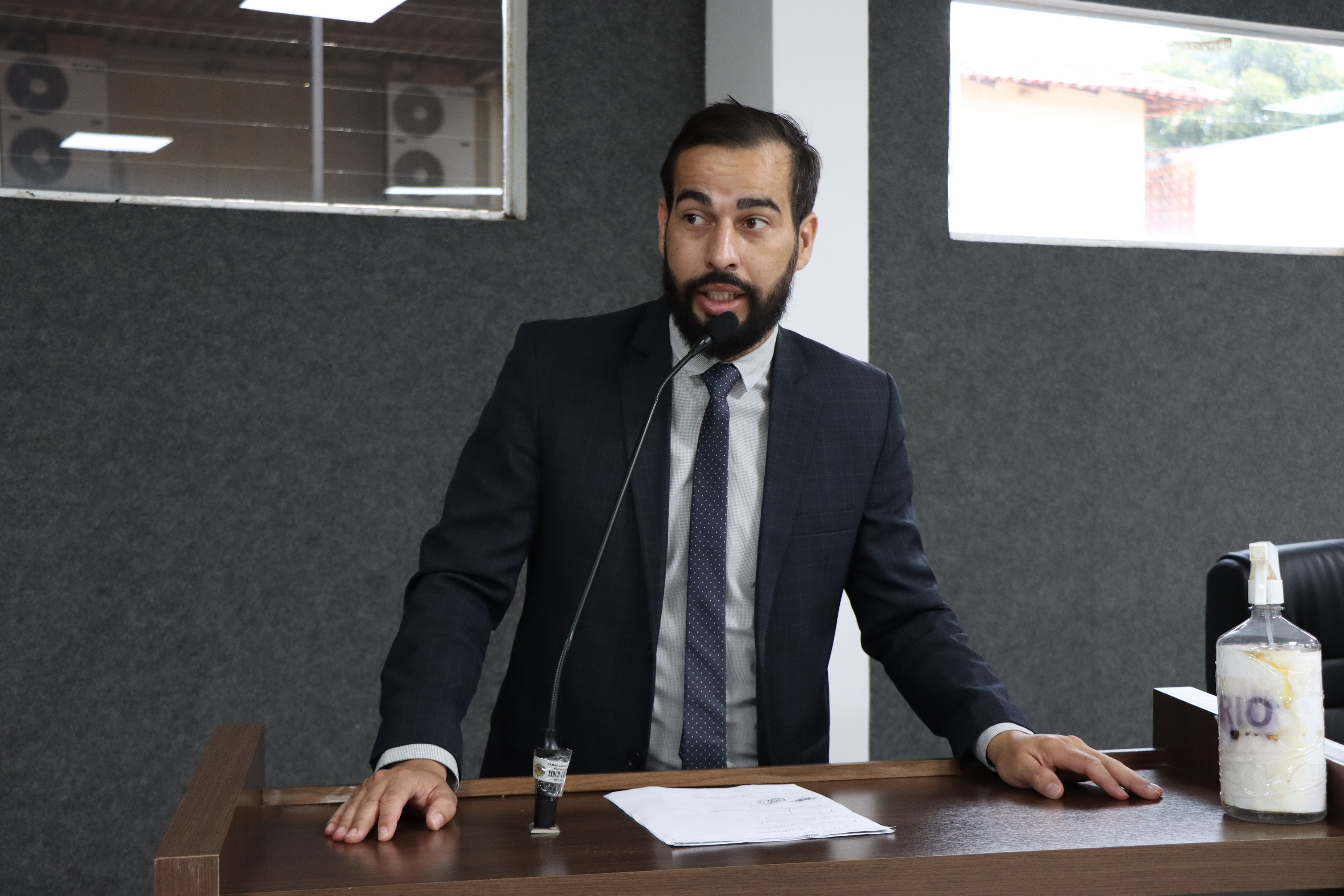 Vereador Zé Eskiva cobra a realização de concurso público