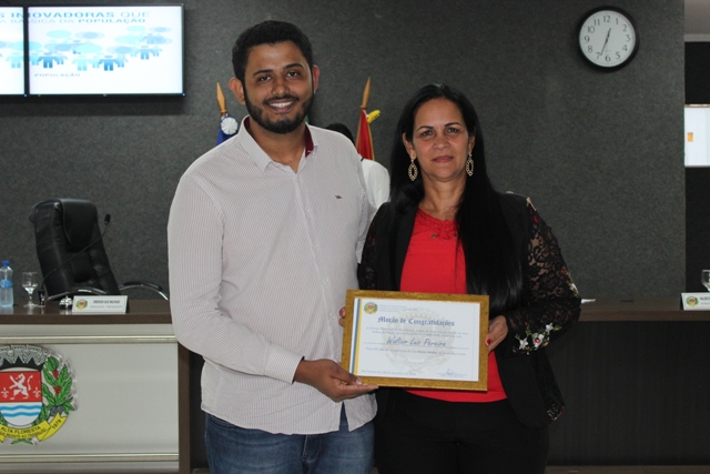 Vereadora Cida homenageia empresários com Moção de Congratulações