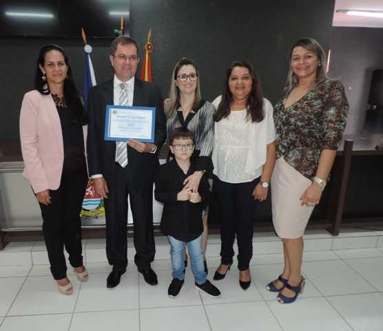 Vereadora Cida Sicuto homenageia AJES