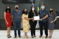 Vereadora Cida Sicuto homenageia empresários pela inauguração de laboratório de análise de solo