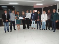 Vereadora Cida Sicuto homenageia Sicoob pela inauguração de agência em Alta Floresta