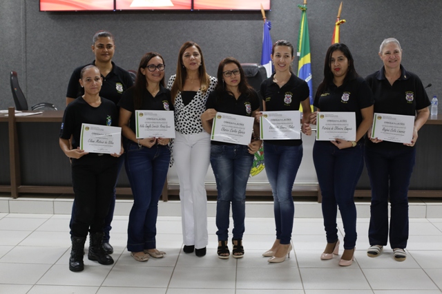 Vereadora Elisa homenageia agentes penitenciárias, escrivãs, investigadoras e delegada