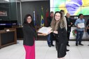Vereadora Ilmarli homenageia a advogada Aline Araujo da Silva por ação de incentivo à leitura