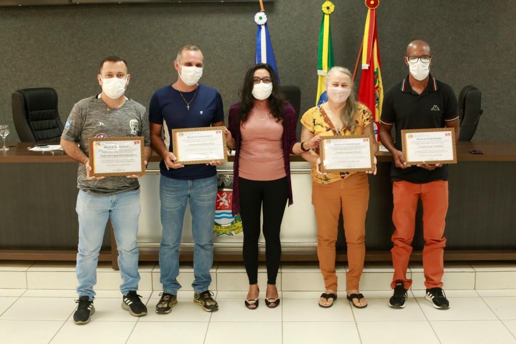 Vereadora Ilmarli homenageia servidores da Secretaria de Esportes e Lazer pelo reforço no enfrentamento à Covid-19