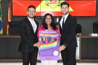 Vereadora Ilmarli Teixeira concede moção de congratulações ao casal homoafetivo Orlando e Josué