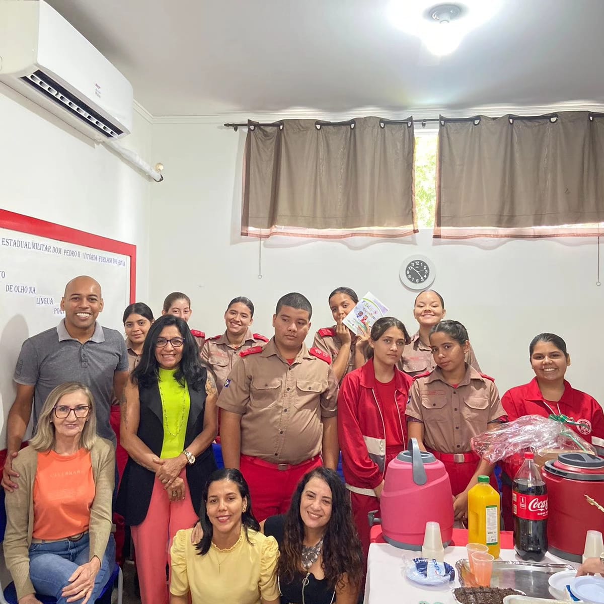 Vereadora Ilmarli Teixeira prestigia a apresentação do Projeto de Olho na Língua Portuguesa realizada na Escola Militar D. Pedro II Vitória Furlani da Riva