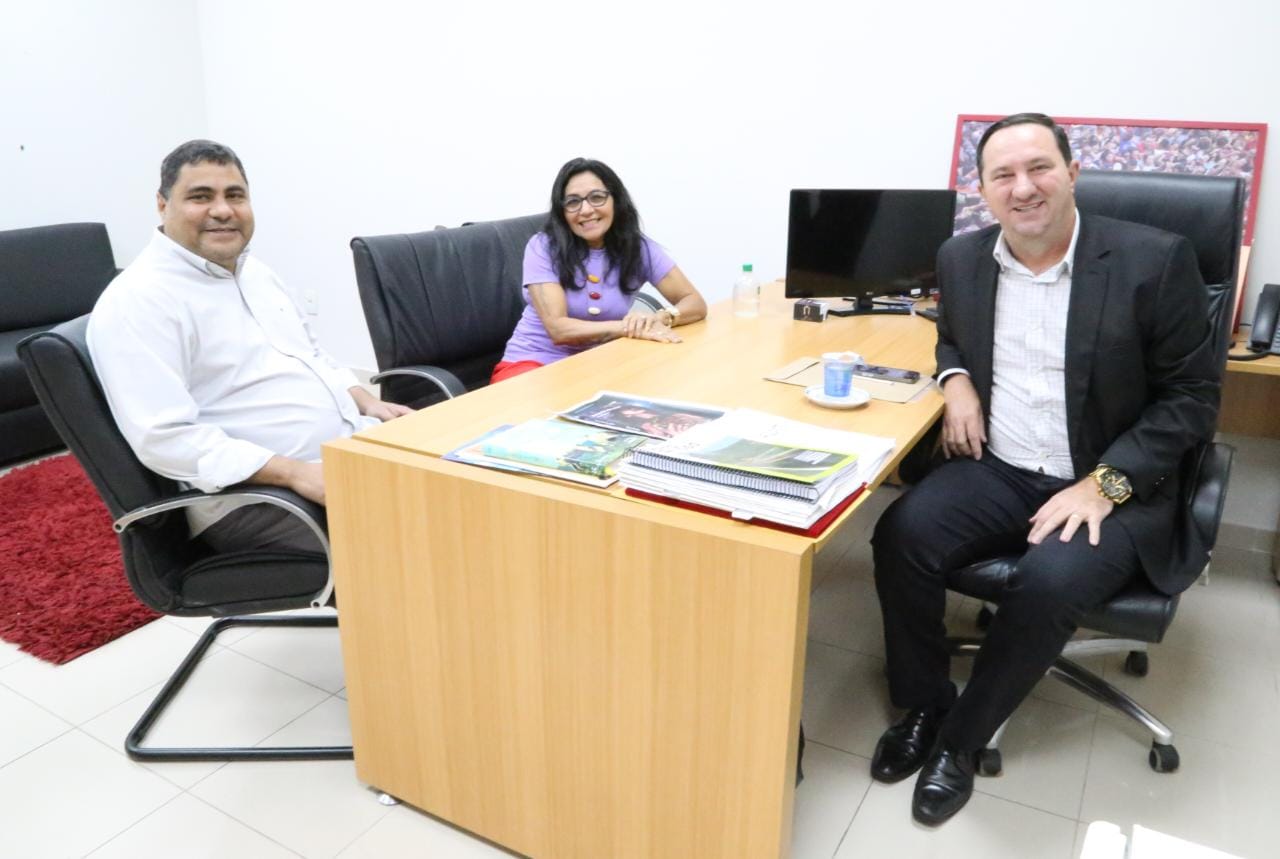 Vereadora Ilmarli Teixeira se reúne com Deputado Estadual Valdir Barranco durante visita na capital Cuiabá