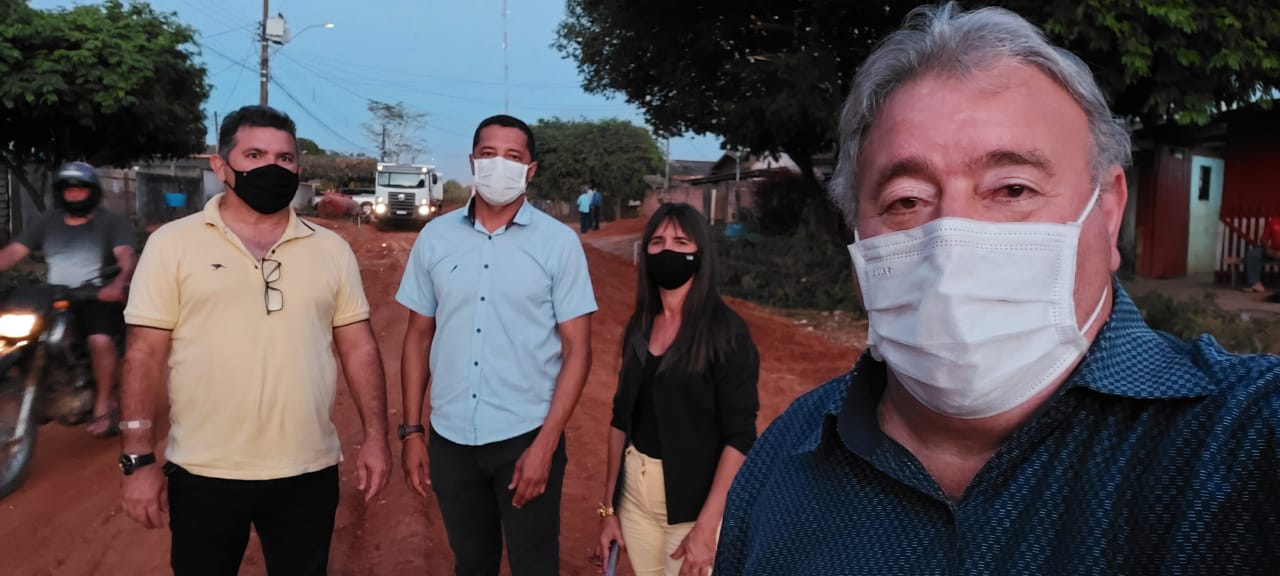 Vereadores acompanham início das obras de pavimentação no Bairro Cidade Bela