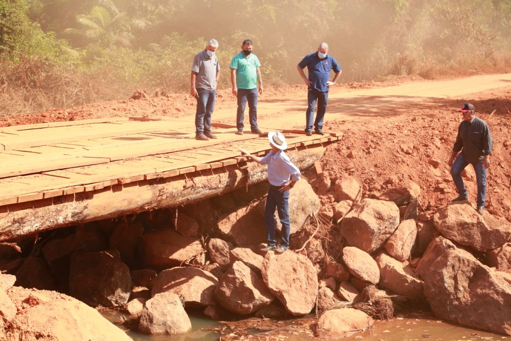 Vereadores acompanham prefeito e secretário de infraestrutura em vistoria na MT-160