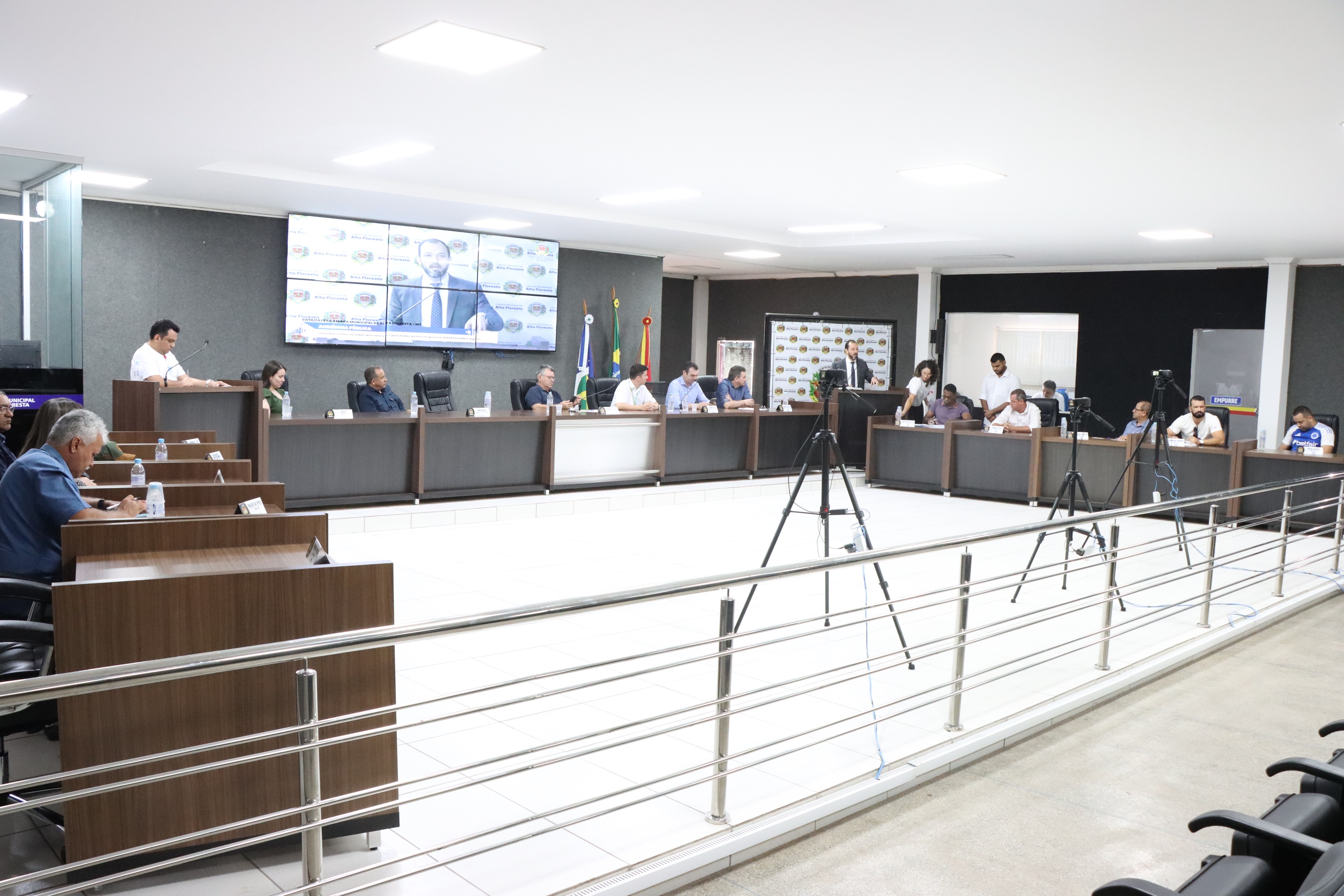 Vereadores cobram melhorias da Energisa durante Audiência Pública realizada pela Câmara Municipal